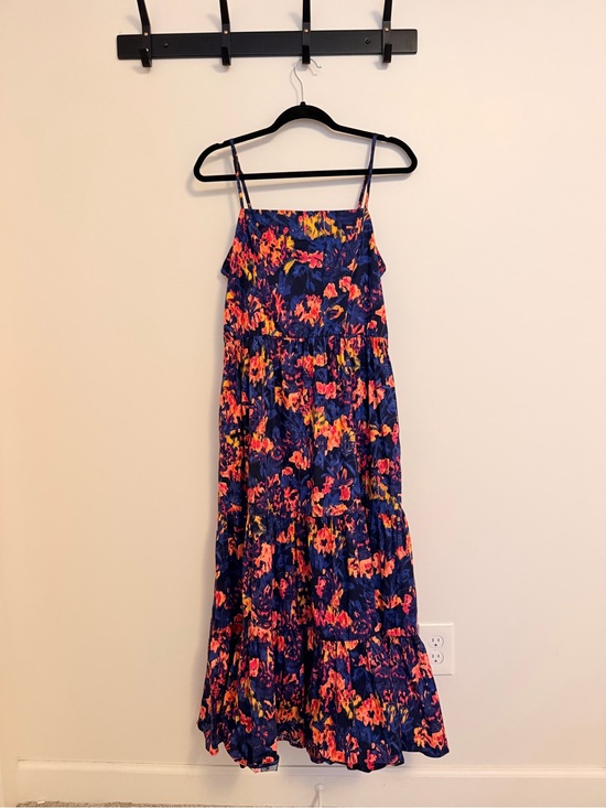 Evereve Dresses & Skirts - Evereve Maxi Dress oranges, pink and blues. Adjustable straps. Large